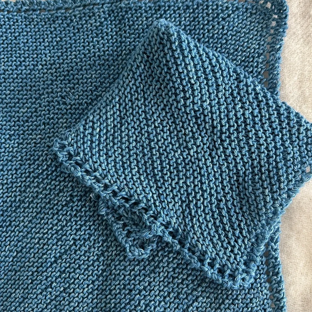 Hand-knit washcloths in blue - Picture 3 of 3